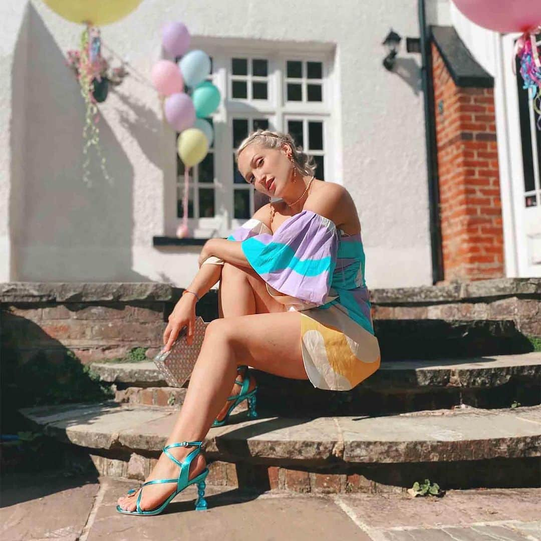 SOPHIA WEBSTERさんのインスタグラム写真 - (SOPHIA WEBSTERInstagram)「Stepping into 2021 like…🎈⁣ ⁣ My 'Bijou' heels and 'Clara' clutch are on sale now! 💎💙 S x ⁣  👗- @karavanclothing  ⁣ #SophiaWebster #SophiaWebsterBags #SophiaInSophias⁣」1月2日 6時09分 - sophiawebster