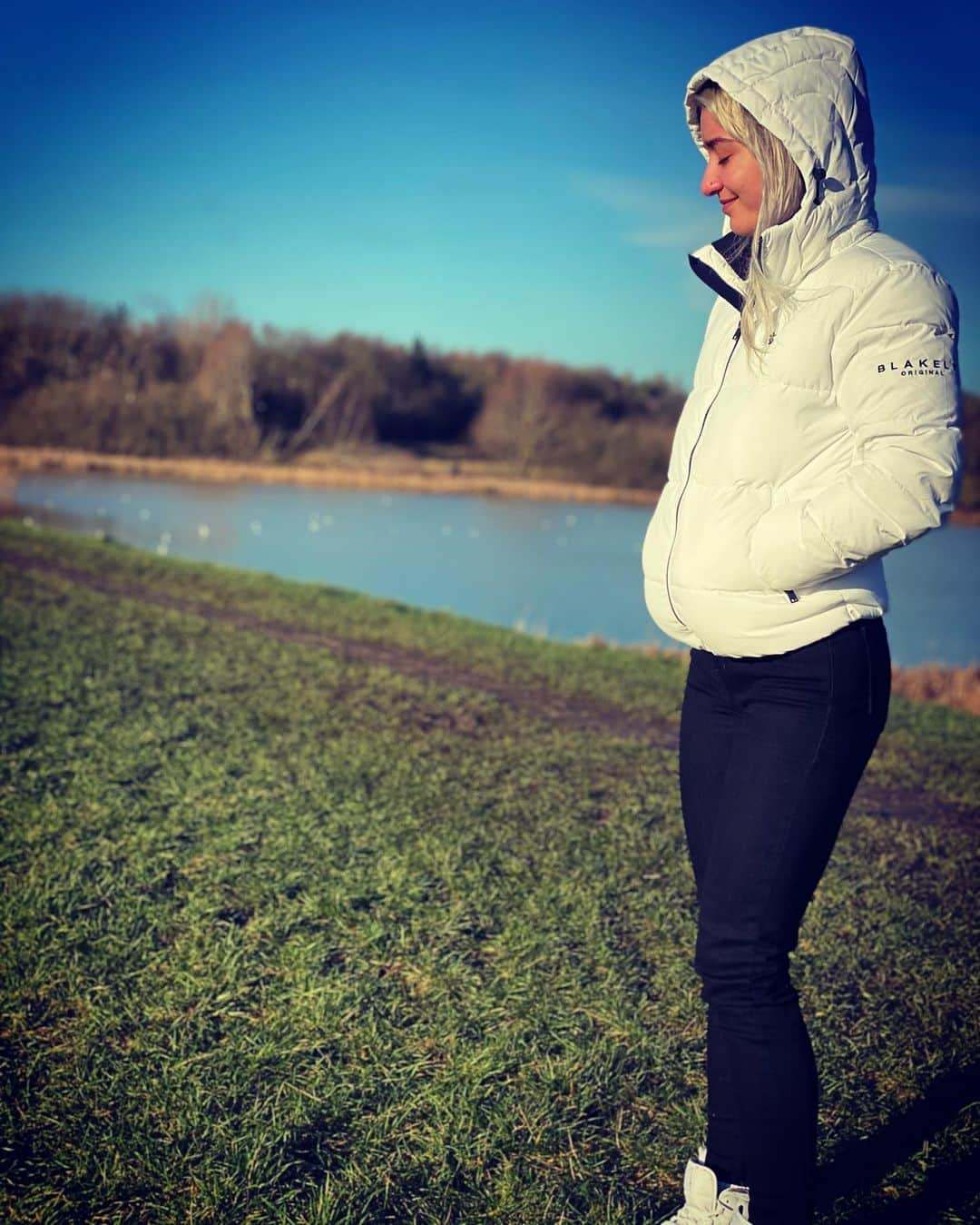 ザイヤ・ブルックサイドのインスタグラム：「I’m so extremely grateful for my life, family, friends, time, health and nature ✨   I learnt so much about myself in 2020 and how important gratitude, manifestation and self care are 🙏🏻」