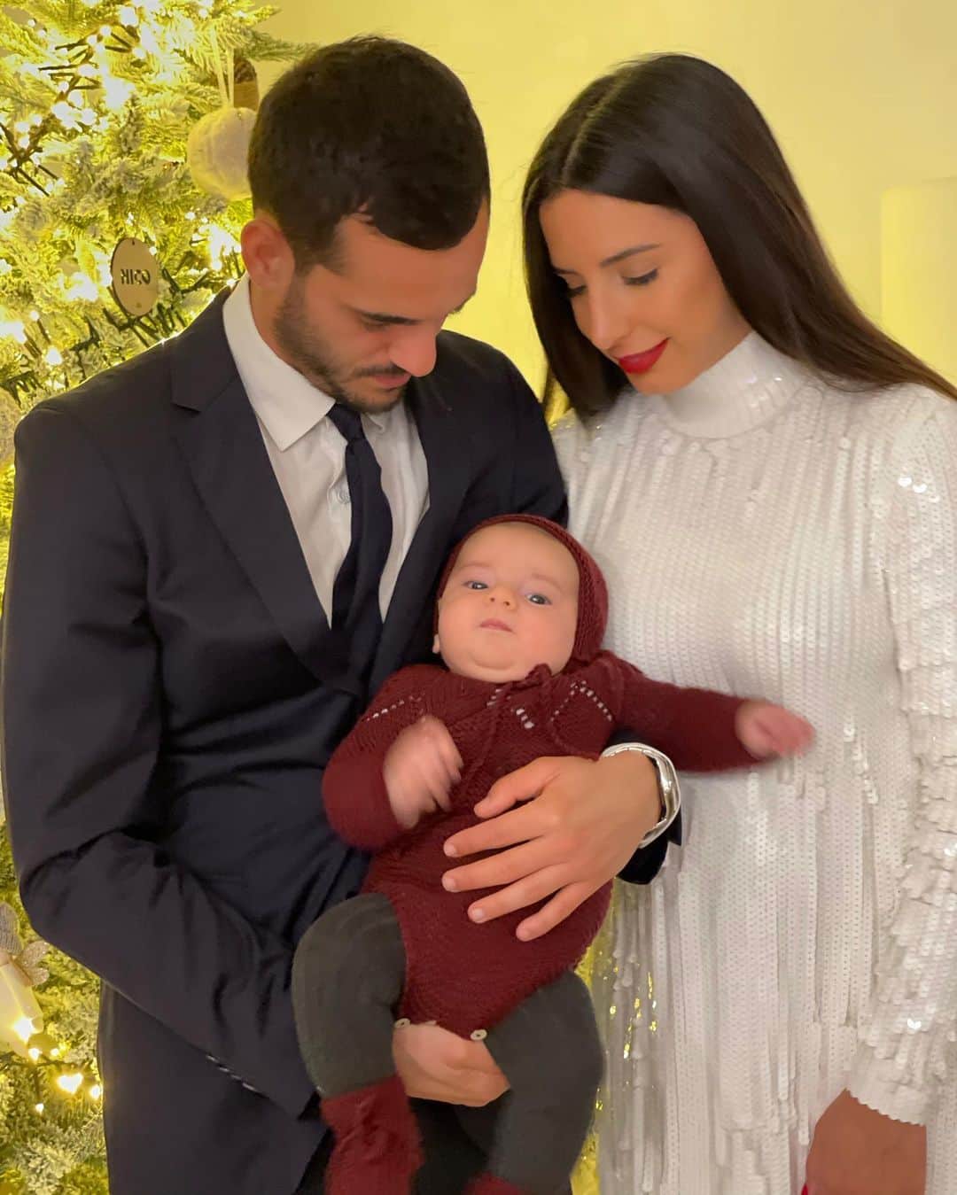 のインスタグラム：「Feliz año nuevo 🌠  que el 2021 venga lleno de amor y salud para todos 🙏🏽❤️」