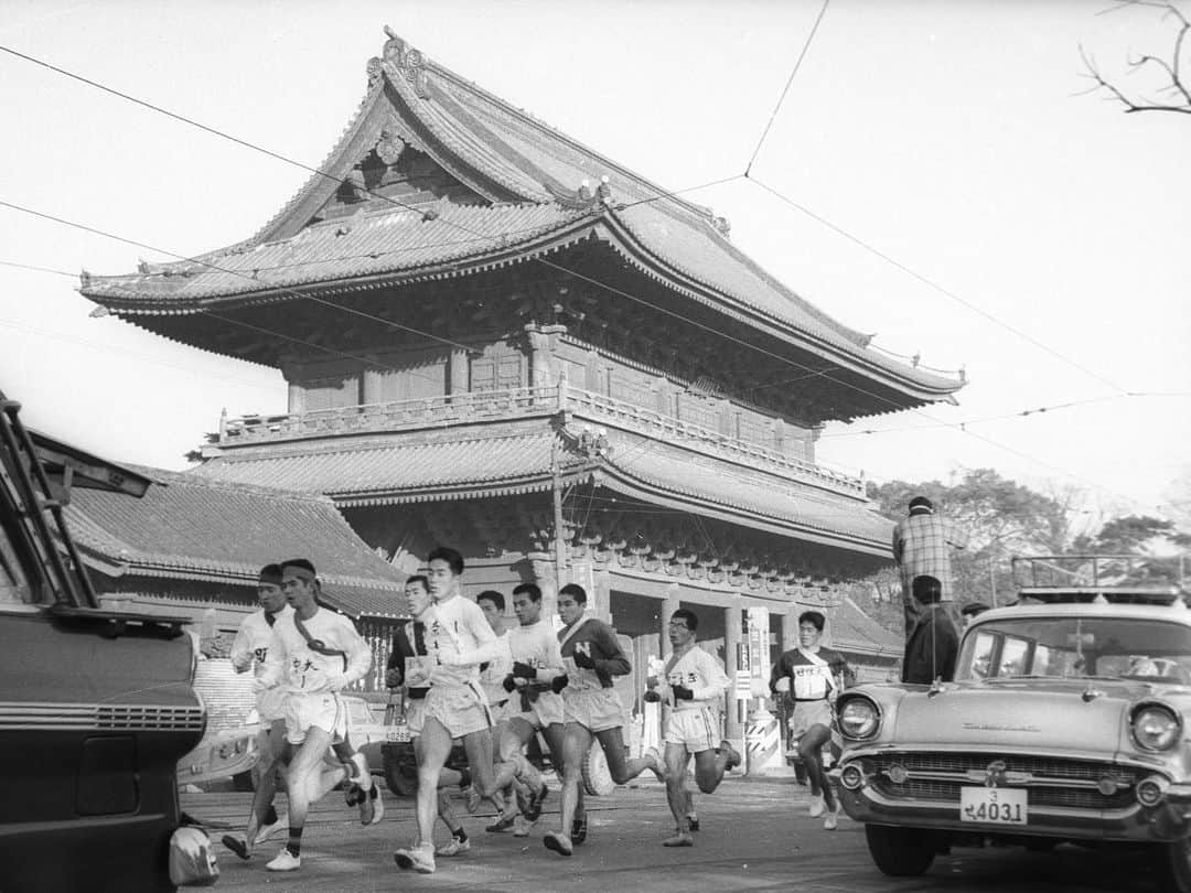走るひとのインスタグラム：「ekiden 1960  #ekiden  #1960 #hsrht5 #走るひと5 #aflo#nikkansports  #走るひと」