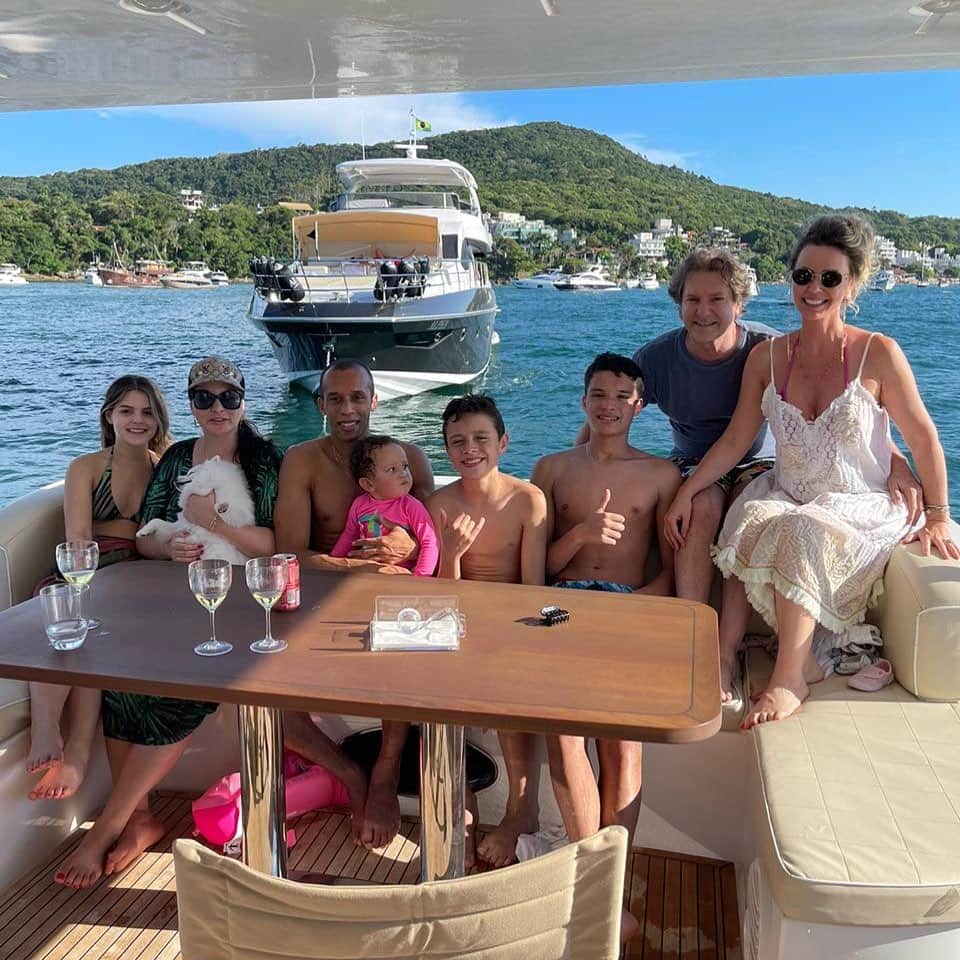 ミランダのインスタグラム：「Excelente dia com amigos !✨☀️ obrigada @larissagomes_6  e Zé Carlos 😊 _luizagomess」