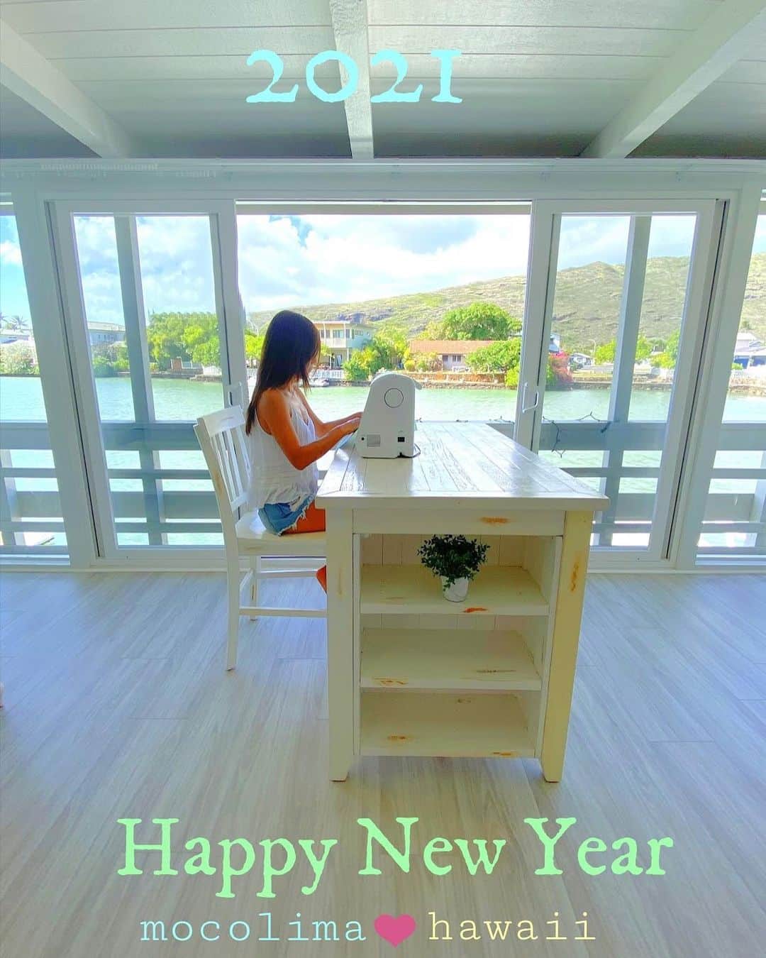 Moco Lima Hawaiiさんのインスタグラム写真 - (Moco Lima HawaiiInstagram)「Happy New Year 2021  いつも私の投稿をご覧下さる皆様をはじめ、モコリマハワイ、私と繋がって下さっている全ての皆様に感謝しています。  ご縁って不思議ですよね。。  頂いた全てのご縁は本当に大切にしたいと思っております事、新年の挨拶と共にお伝えさせて頂きます♡  2021年もどうぞ宜しくお願い致します💋  #2021#throwback#2017#happy#newyear#mocolimahawaii#mocolima#happynewyear#happynewyear2021#appreciationpost#thankyou#everyone#lovemyjob#mylife#hawaii#新年のご挨拶#感謝の気持ち#心#気持ち#ハート#ご縁#価値#財産#お金で買えないもの#宝#仕事#成長#人生#ハワイ#モコリマハワイ」1月2日 6時56分 - mocolimahawaii