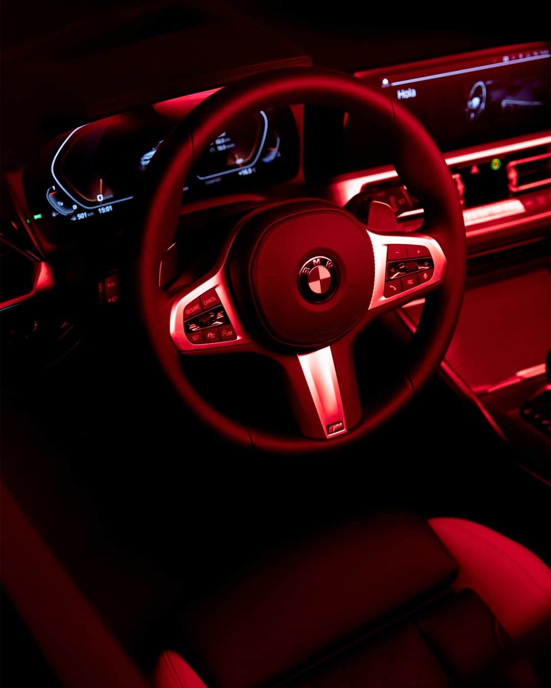 BMWのインスタグラム：「Dressed in neon. The BMW 3 Series Touring. #THE3 #BMW #3Series @airmadrid」
