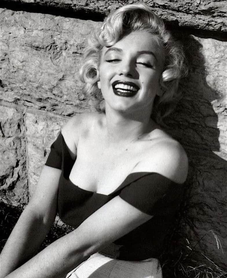 マリリン・モンローさんのインスタグラム写真 - (マリリン・モンローInstagram)「Happy New Year every one!💫 May you all have a wonderful 2021. Here are some of my favorite photos of Marilyn, she looks so genuinely happy in all of them 💛 #marilynmonroe」1月2日 7時11分 - welovemarilyn