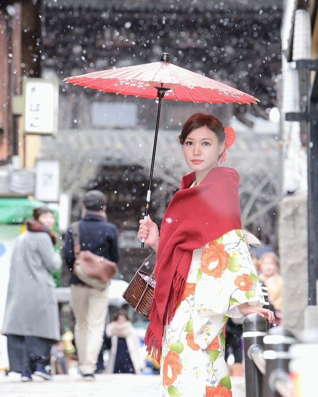 ののさんのインスタグラム写真 - (ののInstagram)「. 雪の京都 #過去pic  Photographer. こーじさん　@ui_hii618love   #京都#そうだ京都行こう#和服#着物#和#京都観光#八坂の塔#関西#モデル#関西モデル#着物モデル#雪#冬#東京カメラ部#和傘#ストール#ポートレート#japan#kyoto#kimono#fineart#portrait#japanesegirl#snow#winter#IGersJP」1月2日 7時16分 - nonoko0309