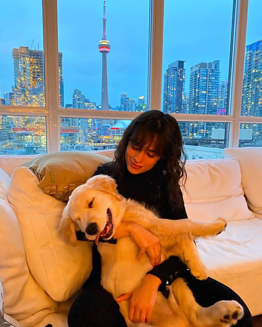 のインスタグラム：「may we all be happy and peaceful. may we all be healthy and safe. may we all be free from suffering and fear. may we all be strong and feel like we belong .  Happy New Year ❤️」