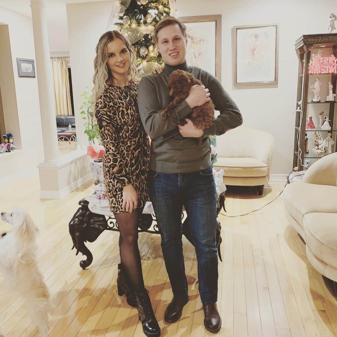ナタリヤ・ポポワのインスタグラム：「Happy New Year! 🥳🎊 Thank you 2020 for your teachings 🙏 #onwardsandupwards #newyear」