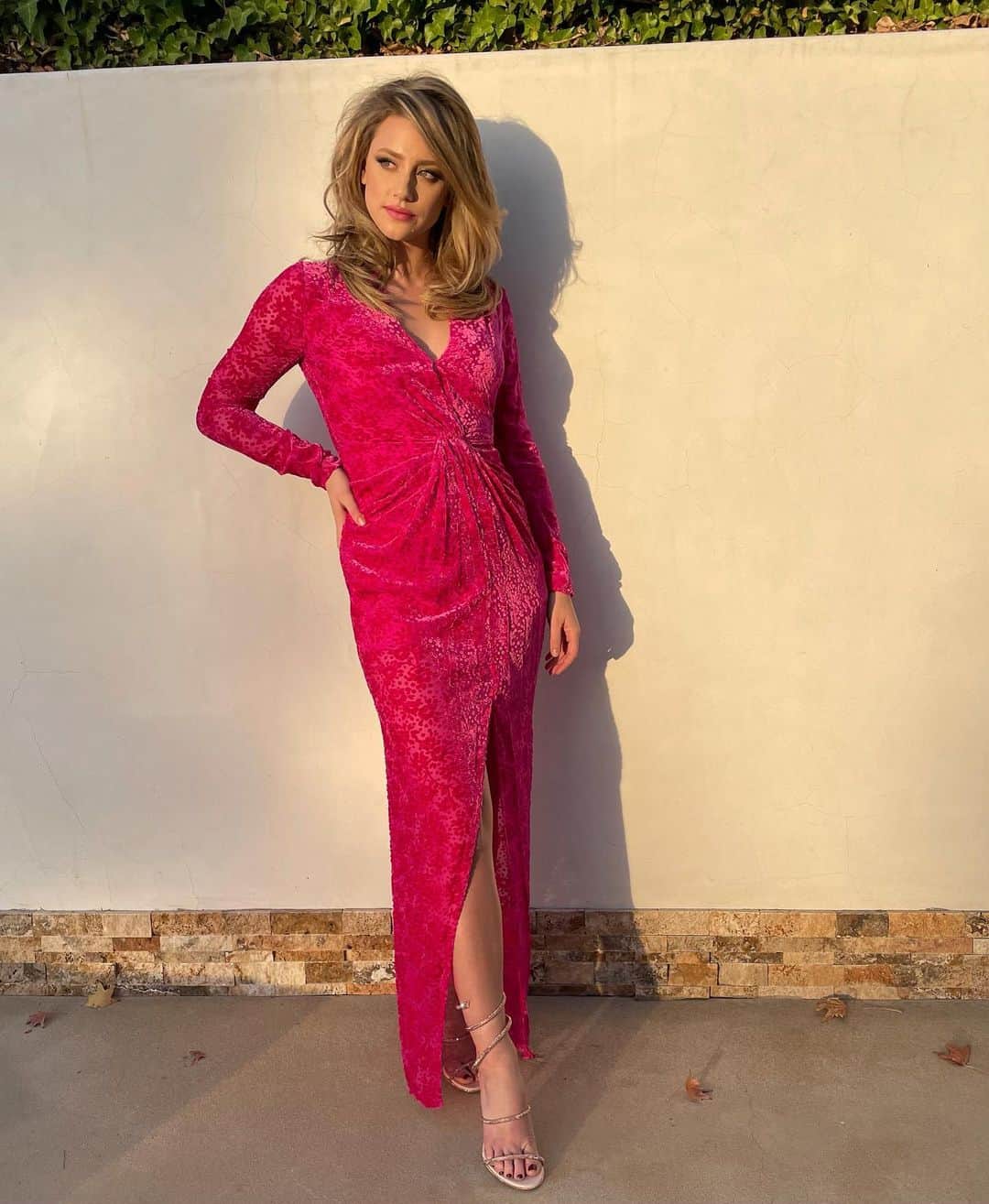 リリ・ラインハルトのインスタグラム：「“Mom, I am a rich man.”」