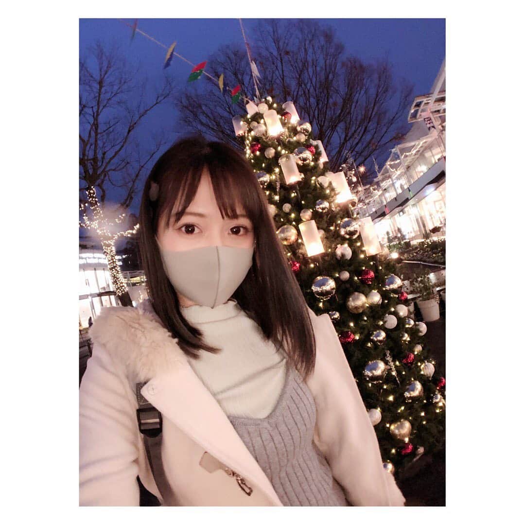 小河結香のインスタグラム：「未だ内容はクリスマス🤶笑 雨だったけど綺麗だったんで載せときます🎄 みんな素敵なお正月を✋ #星ヶ丘テラス #イルミネーション #クリスマスイブ #クリスマスツリー #イルミデート」