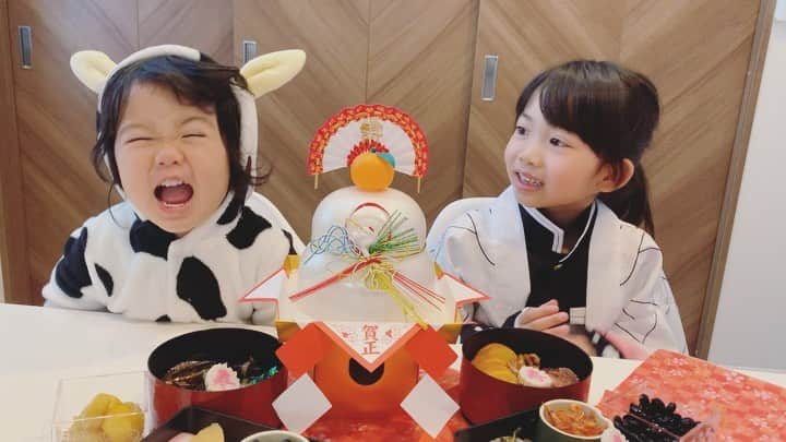 のインスタグラム：「. #新年のご挨拶 2021ねん最初の投稿は怒り気味の🐮さんで、、、😂 これも数年後にはきっと良い思い出になっていることでしょう😏💓 . . #今年もよろしくお願いします #丑年 #yuzuharu_movie」