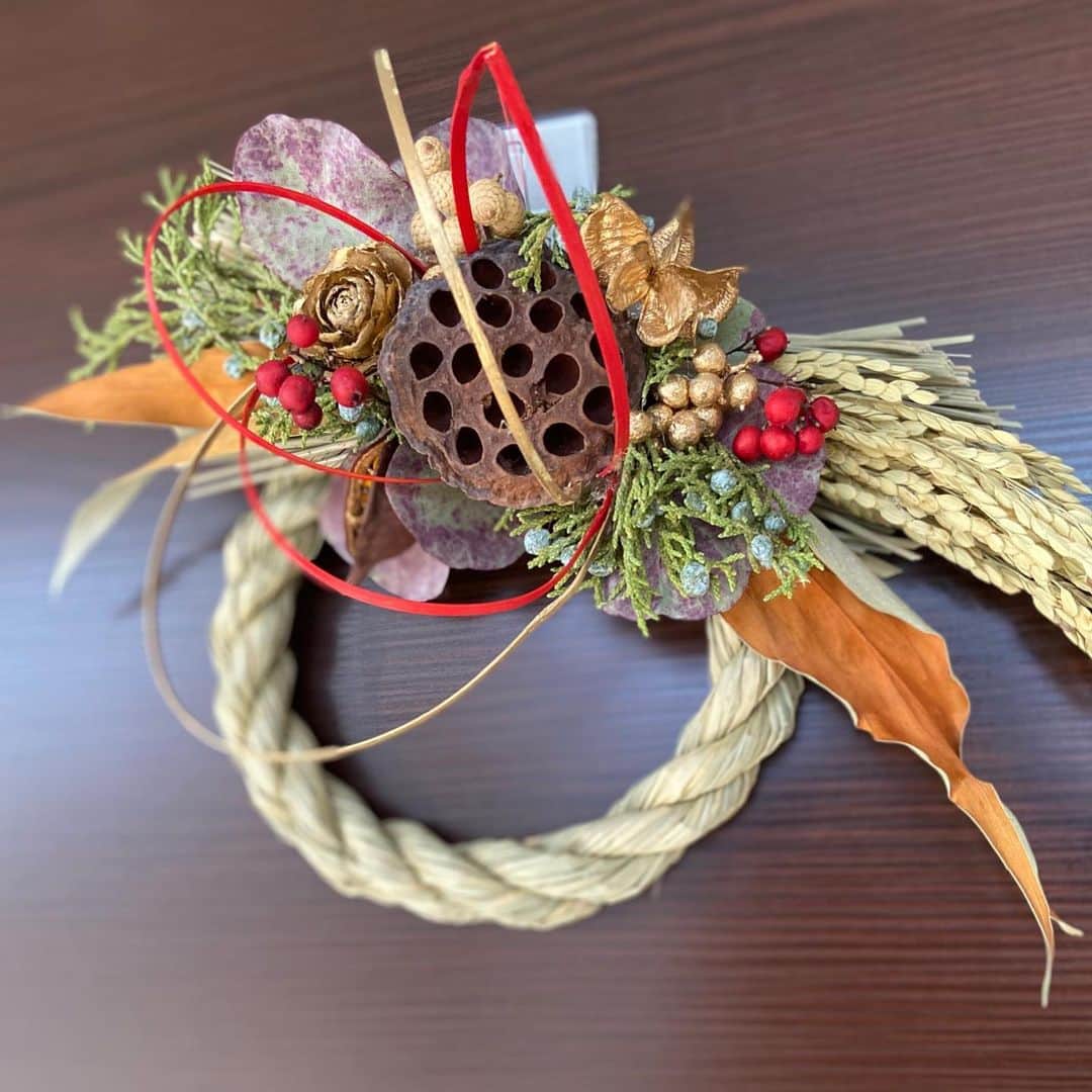 中川千世のインスタグラム：「. . 2020🐭▷▶▷2021🐮 あけましておめでとうございます🎍 今年もよろしくお願いします🤍🖤 早くコロナが終息しますように🥺🙏」