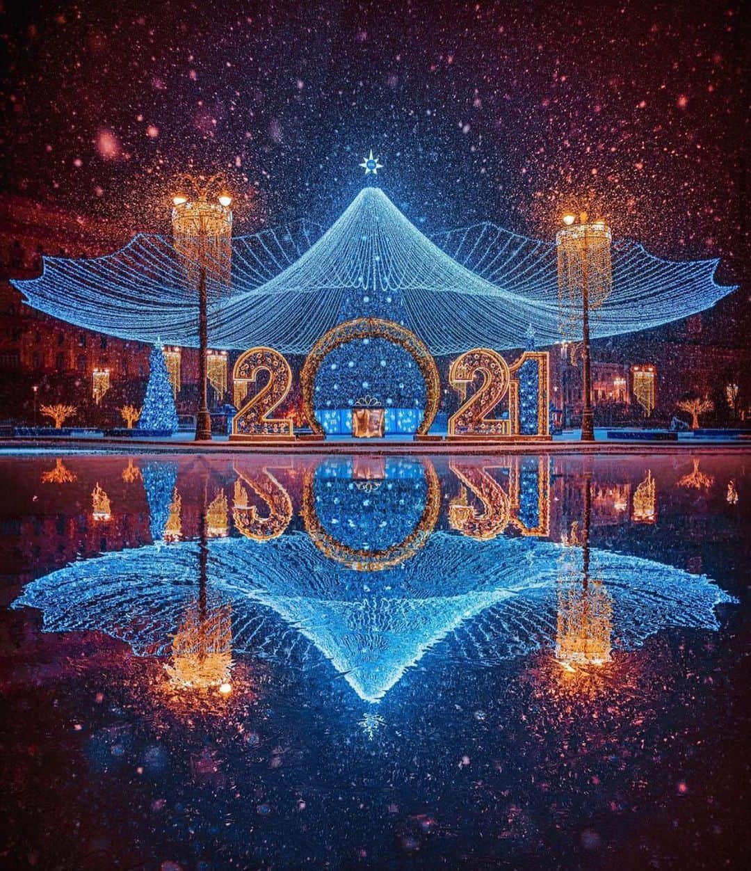Lonely Planetのインスタグラム：「To new adventures   📷 via @katia_mi_  📍 Moscow   #lonelyplanet #moscow #igrussia #russia」