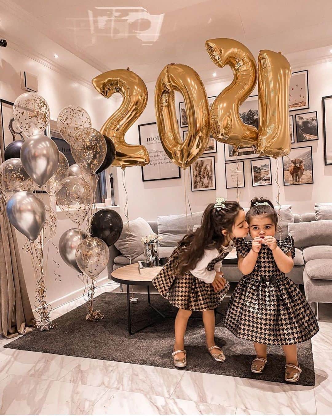 Kidz Fashionのインスタグラム：「Happy new year! By @sadafsorian #kidzfashion」