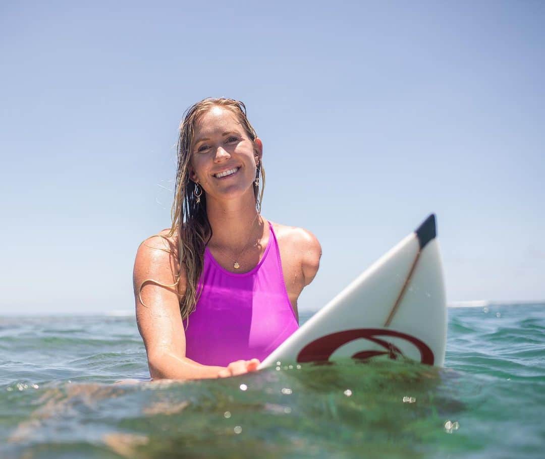 Bethany Hamiltonのインスタグラム：「Community has always been an essential part of my life. There are rad niche communities through @facebookapp Groups like this one called Women Who Surf. It’s so fun to find people who are excited about the same things you are! I’ve seen amazing growth, accountability, and joy as people cheer one another on inside various groups. No matter what you’re passionate about, there’s a Facebook Group for you and your interests! #moretogether  #sponsored」