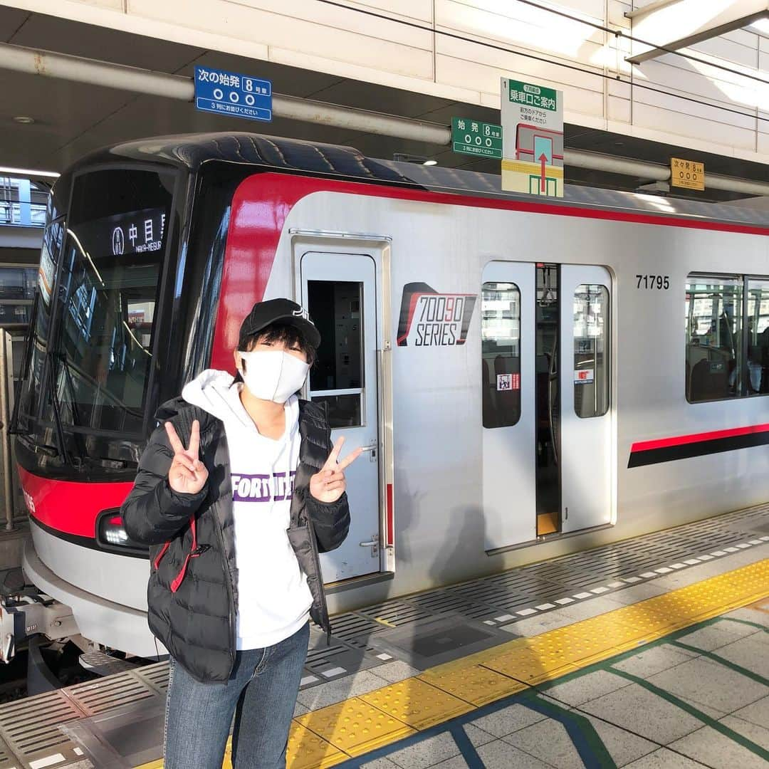 がっちゃんのインスタグラム：「がっちゃんの2021年初乗車は東武線70090系でした😀✨ 利用したのは日比谷線だけどね😅💦  #東武線  #日比谷線 #鉄道 #鉄道写真 #train #trainphotography #trainstagram #trainspotting #小学生 #小学生男子」