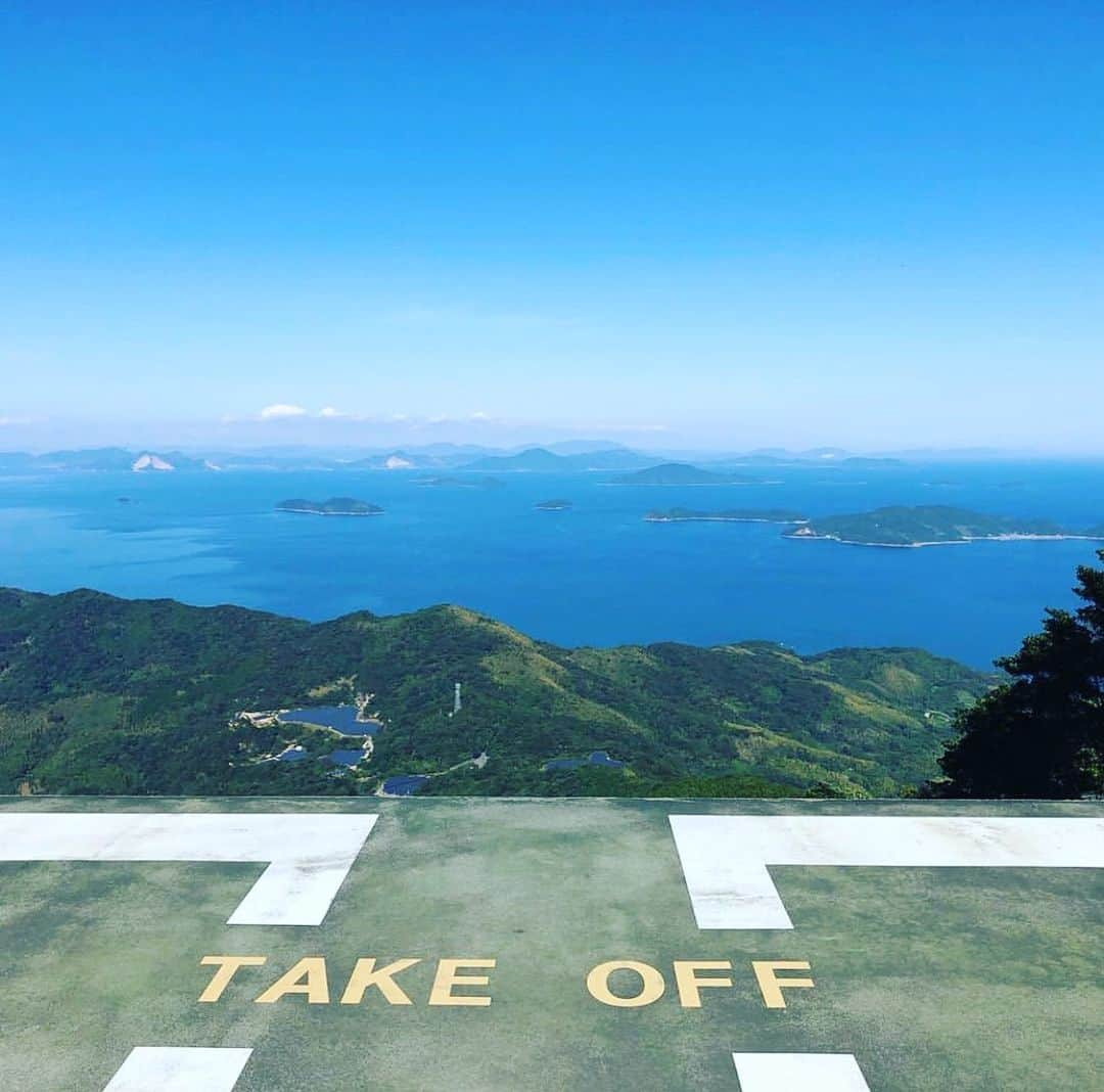 西純矢のインスタグラム：「明けましておめでとうございます🎍  本年も宜しくお願い致します！  #西純矢  #嵩山展望台」