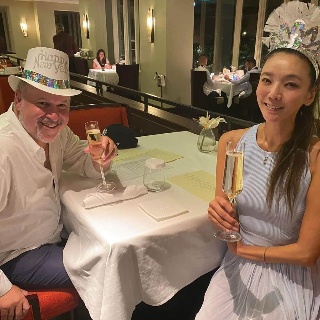 和央ようかさんのインスタグラム写真 - (和央ようかInstagram)「New Year’s Eve Dinner @hokusatthekahala  Fun Fun Fun 🤩Thank u Joy 🤩   ニューイヤーズイブディナーをカハラホテルのホクズで😋 例年のようにみんなでカウントダウン出来ず、レストランは早くクローズしなきゃだったけど、素敵なニューイヤーズイブディナーを楽しみました😍  有難う2020年、色々ありすぎて 全ての人にとって、 忘れられない年だね  #takakoworldstylin🌎 #lifestyle #hawaii #newyearsdinner #kahalahotel」1月2日 9時43分 - yokawao0215