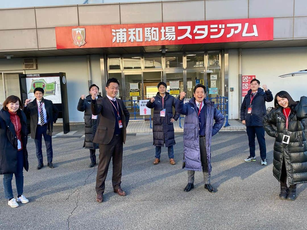 本野大輔さんのインスタグラム写真 - (本野大輔Instagram)「今日一緒に仕事をする仲間です。 全国高校サッカー選手権 二回戦。 埼玉の浦和駒場スタジアムです。  第一試合 京都橘VS埼玉昌平  第二試合 静岡藤枝明誠VS愛媛新田  この会場を担当するアナウンサーです。 第一試合は私が実況。 リポートのKBS京都の海平アナ、テレビ埼玉の菅久アナ。 第二試合実況の静岡第一テレビ伊藤アナとの一枚。  TVerでは全国どこでも中継をご覧になれます。 京都橘と昌平の試合は、J内定者５人がピッチで駆け回る注目試合です！ 私もワクワクしています。  #高校サッカー #浦和駒場スタジアム #京都橘 #昌平 #藤枝明誠 #新田 #tver」1月2日 9時45分 - daisuke.motono_ytv