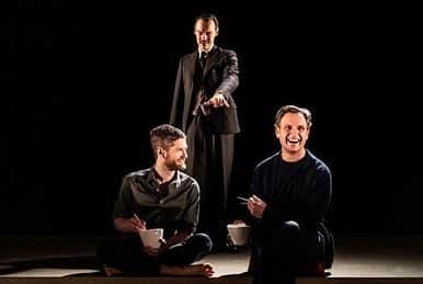 のインスタグラム：「Incredible to think that a year ago we were blissfully sharing @inheritanceplay on Broadway, reflecting on a pandemic that defined a generation. Little did we know... Wishing everyone a 2021 filled with healing, renewed prosperity and the triumph of love over hate. #HappyNewYear」