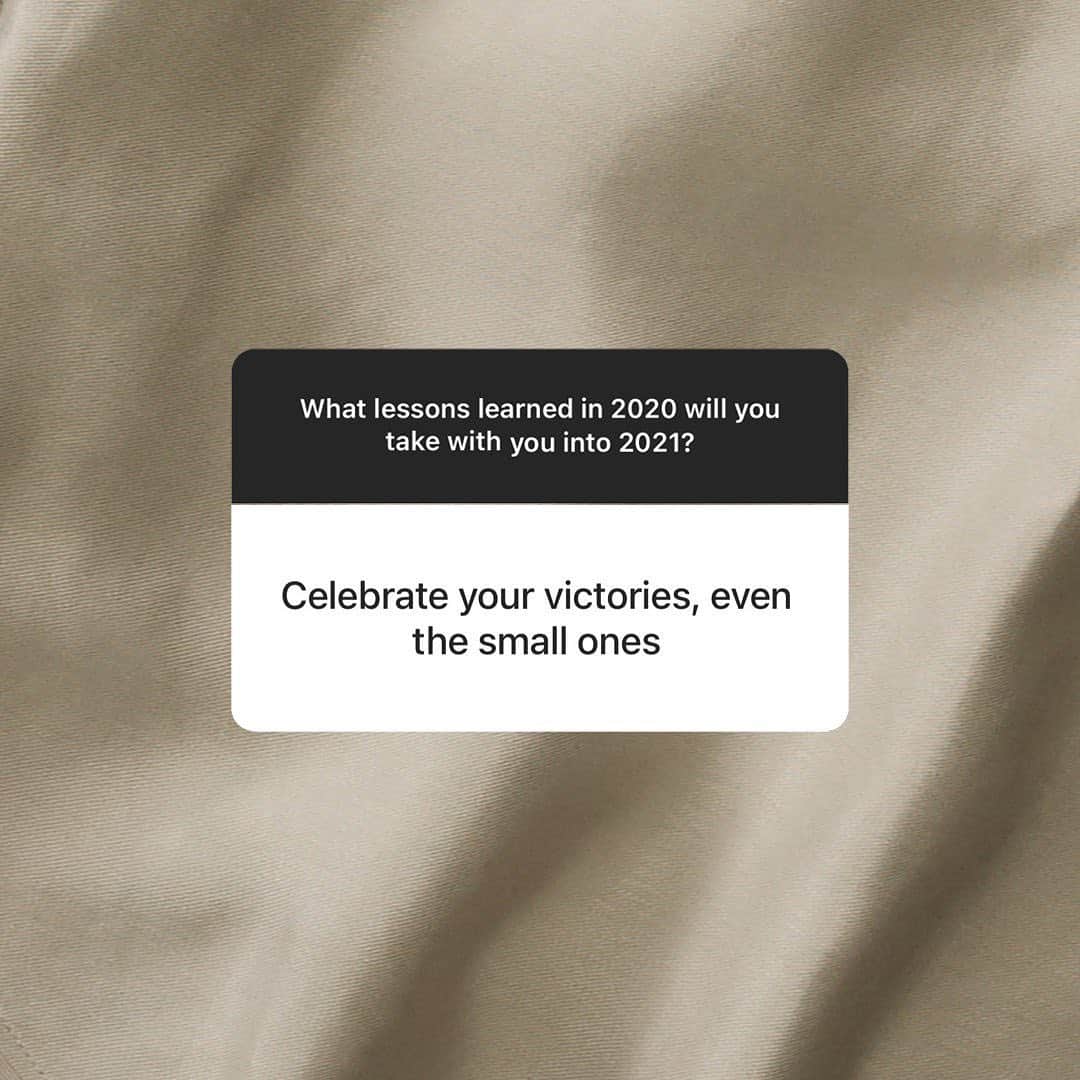 Banana Republic のインスタグラム：「This year, we learned a lot. We asked you what 2020 taught you, and what you want to take into 2021. See our community's lessons learned by swiping through.  Pro tip: hit "save" to keep these reminders for later.」