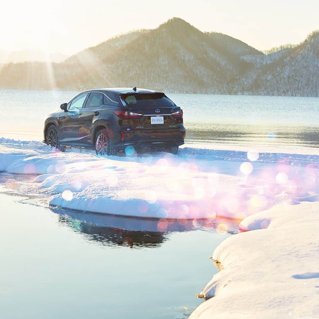 のインスタグラム：「Happy #NewYear! Want to have more patience for other drivers, buy a new Lexus, or just go on more road trips this year? Share your #RoadResolutions for 2021 in the comments.」