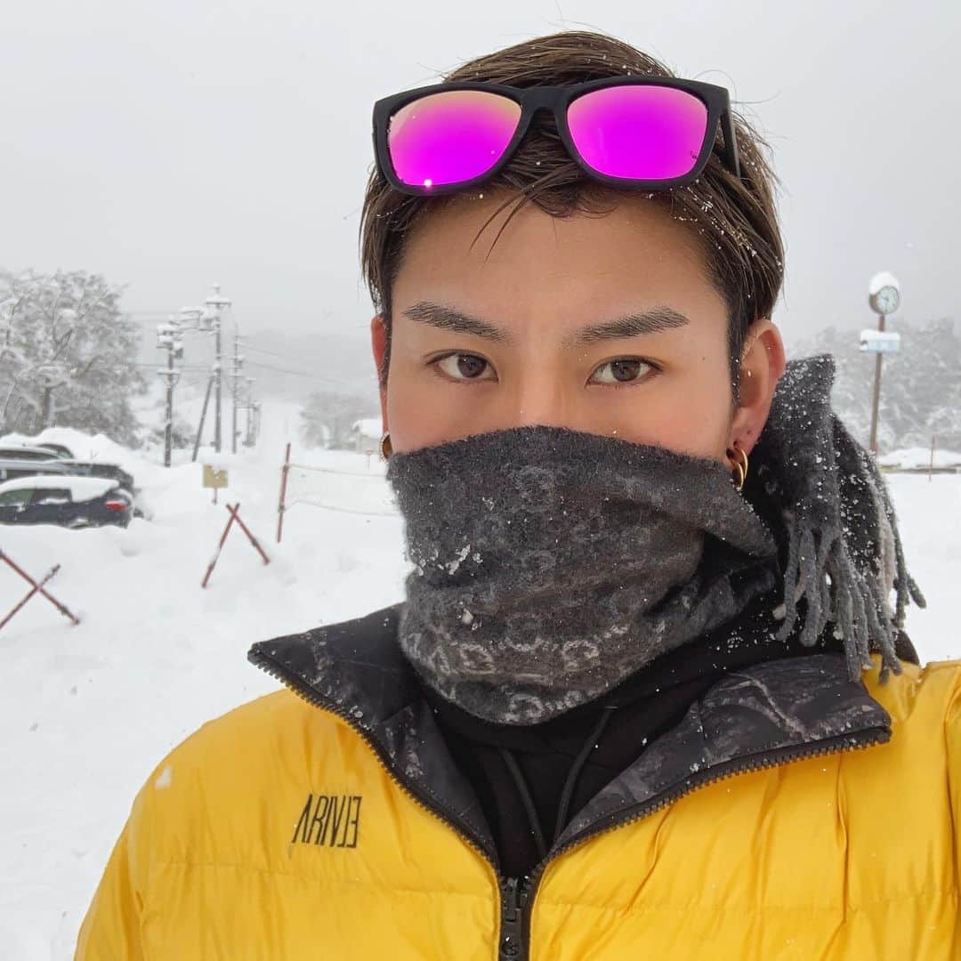 KOHEYのインスタグラム：「あ、そういえばあけおめ」
