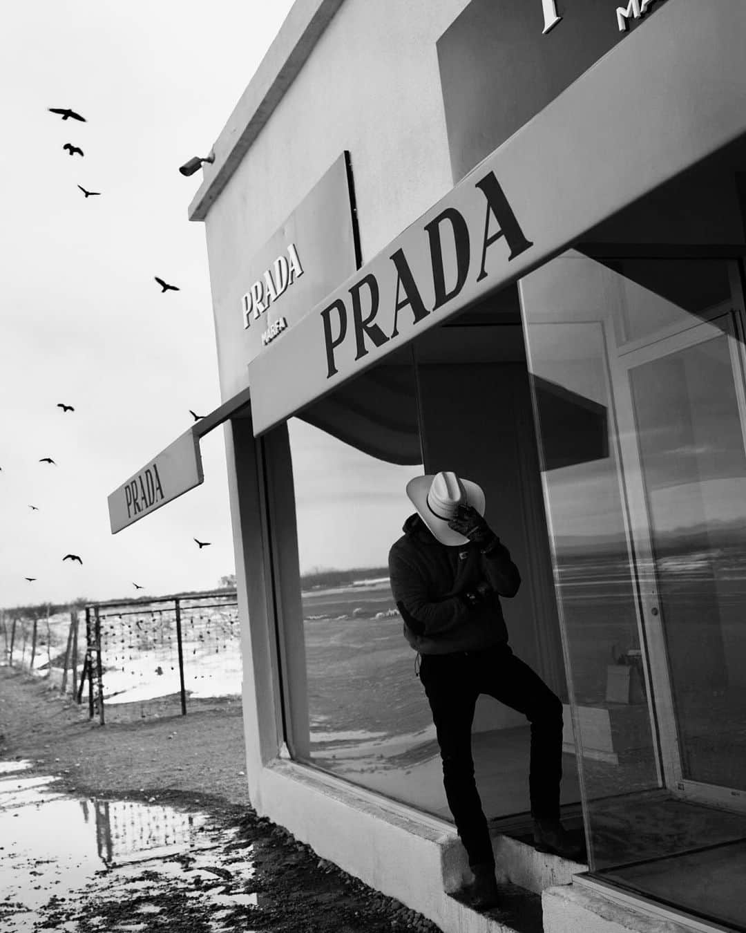 のインスタグラム：「Marlboro Pose, needs to be trademarked...🚬🤔 #Prada #Marfa #Texas」