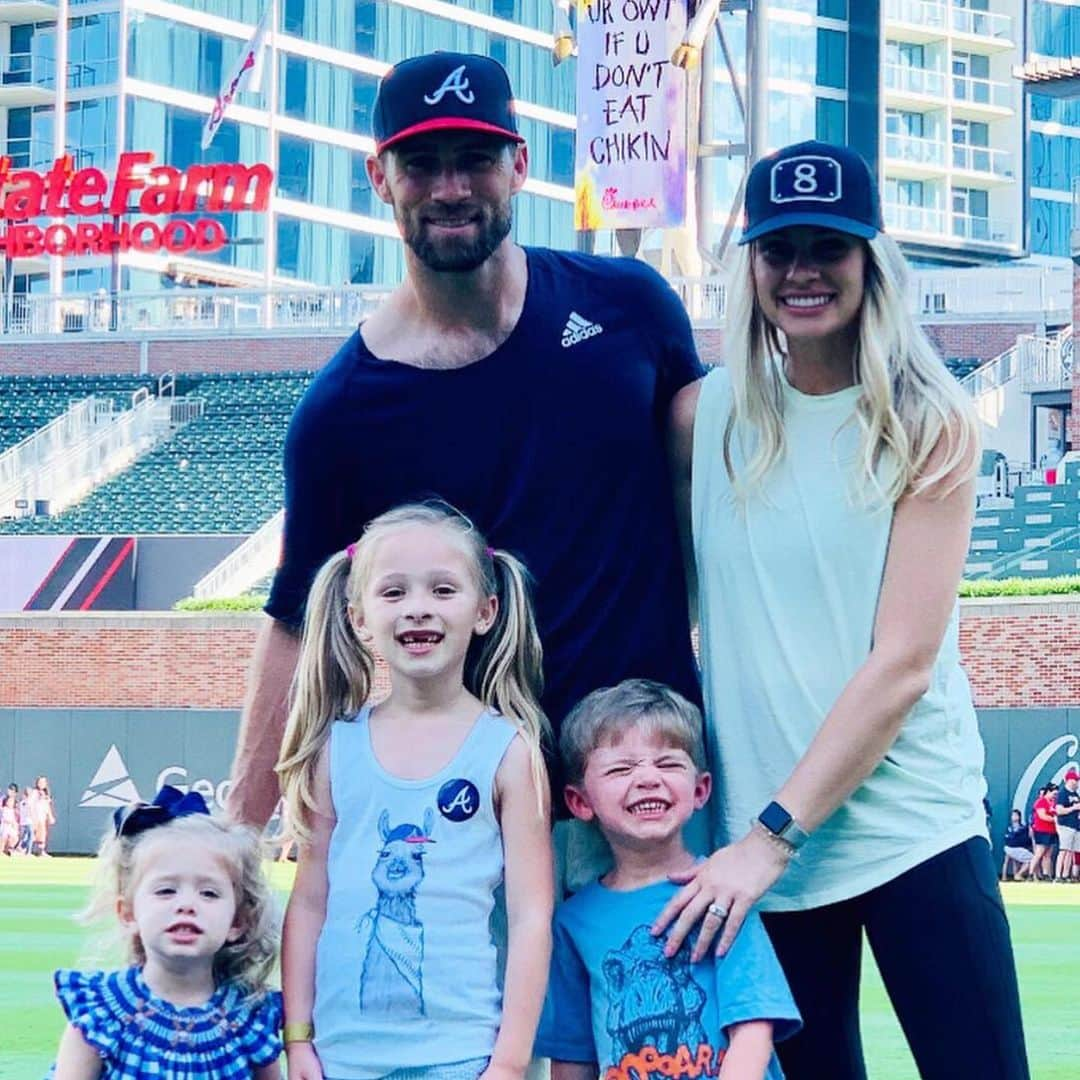 チャーリー・カルバーソンのインスタグラム：「I am so grateful to have had these past 3 years playing at home for the @braves . Growing up I always wanted to wear this jersey and play for the hometown team, but I never knew how special it was going to be. Thank you Braves Country for embracing me and my family the way that you did! Excited for this next chapter @rangers」