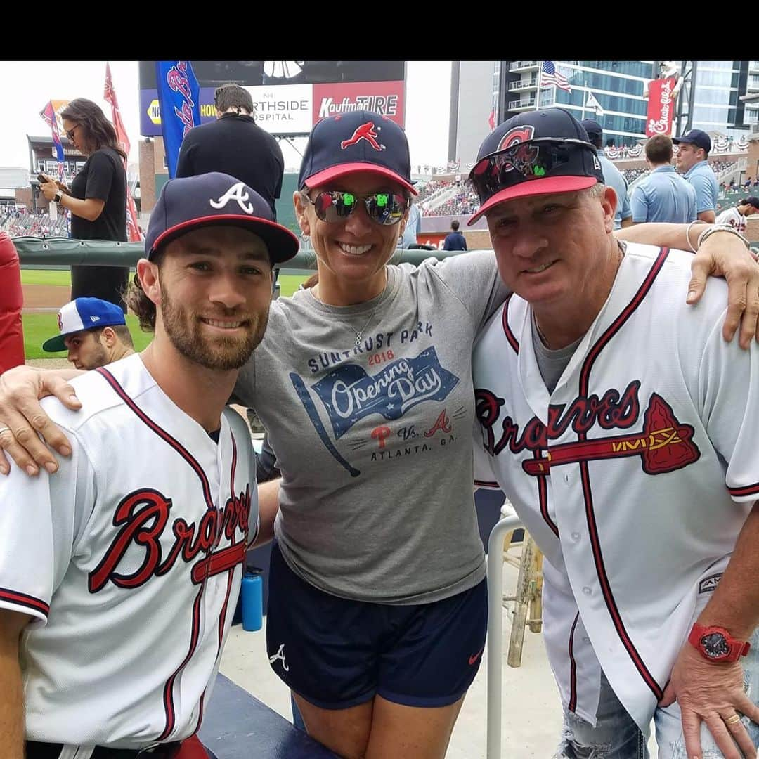 チャーリー・カルバーソンさんのインスタグラム写真 - (チャーリー・カルバーソンInstagram)「I am so grateful to have had these past 3 years playing at home for the @braves . Growing up I always wanted to wear this jersey and play for the hometown team, but I never knew how special it was going to be. Thank you Braves Country for embracing me and my family the way that you did! Excited for this next chapter @rangers」1月2日 10時23分 - charlieculberson