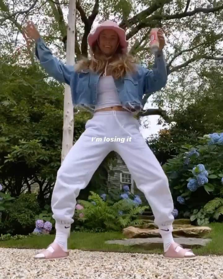 ニーナ・アグダルのインスタグラム：「Peace out 2020 🙃🙂 2021 wassup!!! ✌️❤️ (i will never admit how much time i spent on this today but it was a nice trip down memory lane)」
