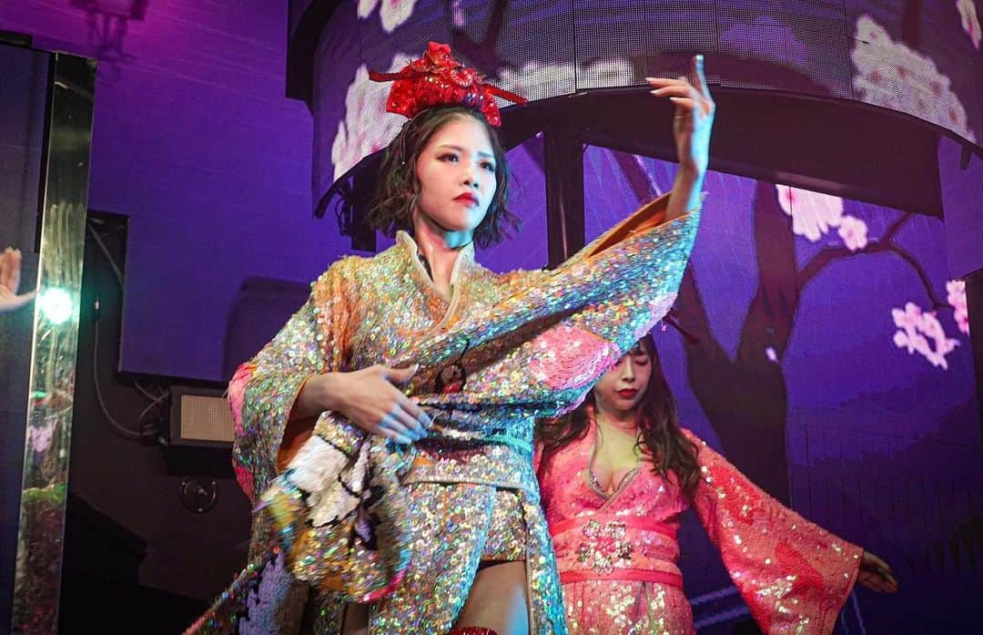 Yukkyさんのインスタグラム写真 - (YukkyInstagram)「新年明けましておめでとうございます🎍 本年もどうぞ宜しくお願いします🙇🏻‍♀️ . . . お客様pic . . . #burlesquetokyo#burlesque#showgirl#showdancer#japanesegirl#girl#japaneseculture#costume#kimono#happynewyear2021#makeup#anime#tokyo#バーレスク東京#ダンサー#黒髪ボブ#ショートヘア#新年#賀正#年越し#丑年#お正月#着物#舞台#ヘアメイク#被写体#千本桜」1月2日 10時39分 - _5y_k_y1_