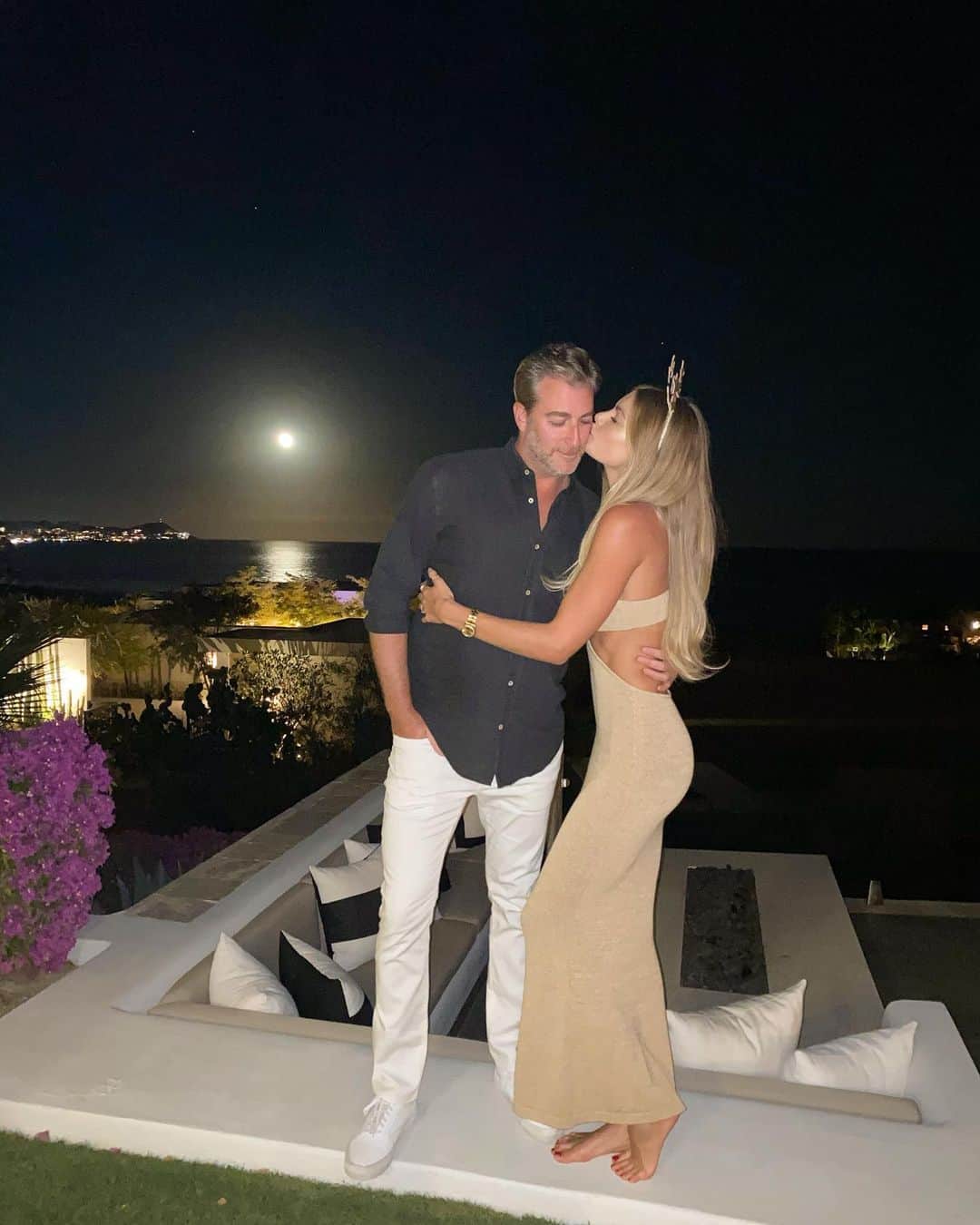 トリ・プラバーのインスタグラム：「2020 wouldn’t have been the same without you @markbirnbaum. Thank you for being my quarantine buddy, positive light, and shoulder to cry on. So looking forward to a fresh year ahead and a wedding in 2021!! ✨」