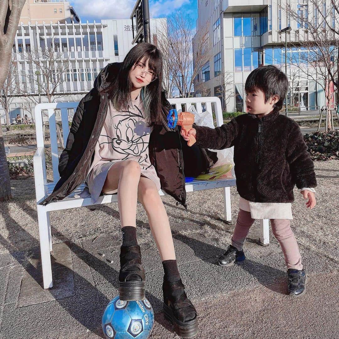 Seinaさんのインスタグラム写真 - (SeinaInstagram)「. . 公園でサッカーしてきた いっぱい歩いたね . . #2021 #happynewyear #newyear #japan #japanese #japanesegirl #mam #mamagirl #my #son #4 #park #soccer #ままコーデ #ママコーデ #男の子ママ #ママ友 #子育て #子育てママ #子育て日記 #子育てぐらむ #４歳」1月2日 10時52分 - baby_seina721