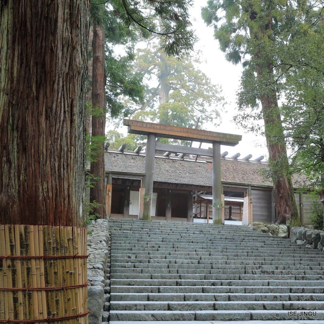 のインスタグラム：「#伊勢神宮 #神宮 #神社 #心のふるさと #内宮 #皇大神宮 #正宮 #天照大御神  #ISEJINGU #JINGU #SOUL_of_JAPAN #japan #jinja #shinto #naiku #kotaijingu #amaterasu_omikami」