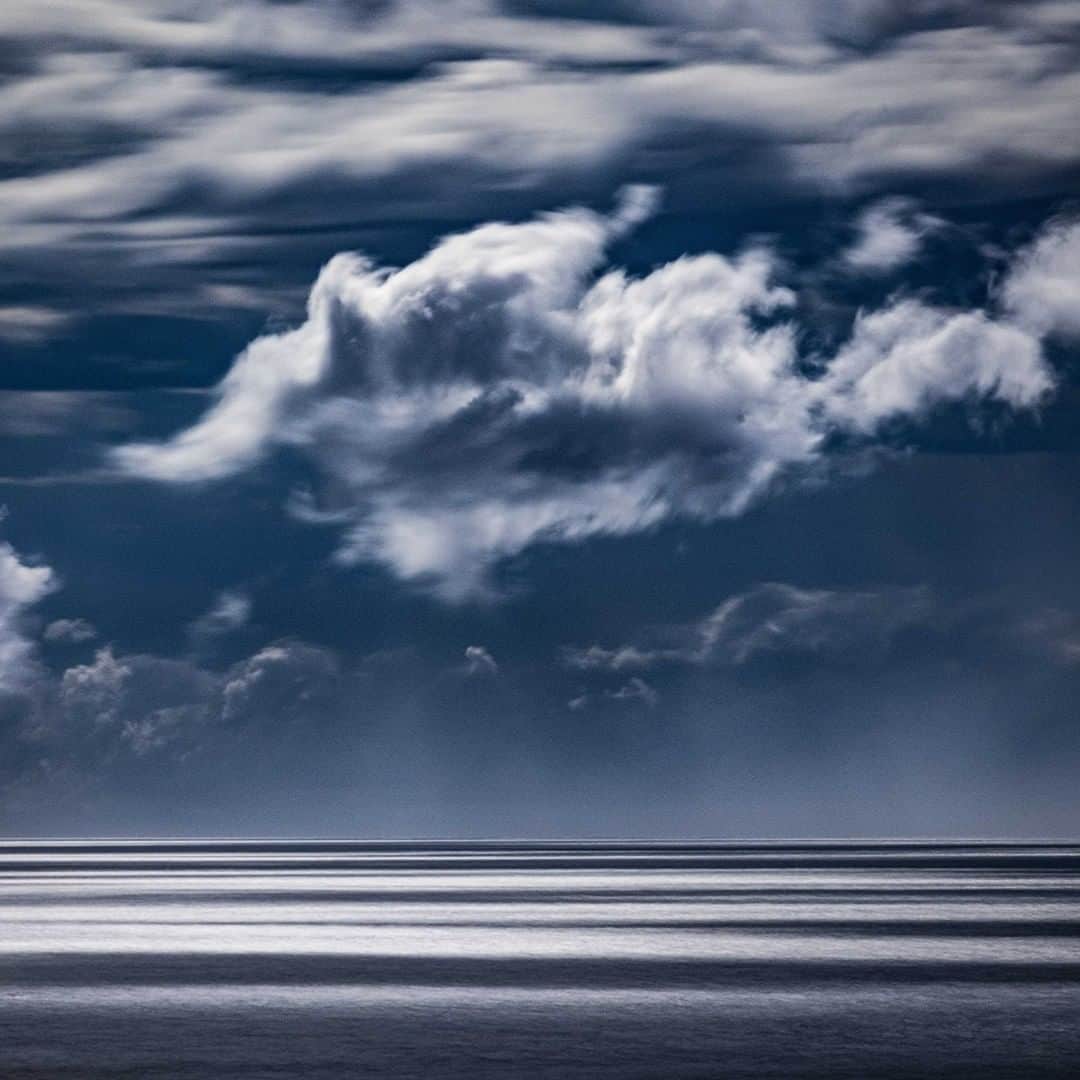 Nikon Australiaさんのインスタグラム写真 - (Nikon AustraliaInstagram)「"The full moon paints the ocean surface and illuminates a ragged fractus cloud being dragged through a turbulent atmosphere." - @willeadesphotography   Camera: Nikon Z 7 Lens: NIKKOR 70-200mm f/4 w/ FTZ Adaptor Settings: 175 mm  f/4  15s  ISO 800   #Nikon #MyNikonLife #NikonAustralia #NikonZ7 #Z7 #StormPhotography #StormChasers」1月2日 11時00分 - nikonaustralia