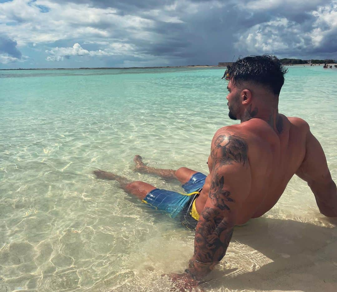 Sergi Constanceさんのインスタグラム写真 - (Sergi ConstanceInstagram)「Haz que cada momento sea 𝖊𝖙𝖊𝖗𝖓𝖔 . #aruba #caribe #babybeach #happynewyear #beach #goodvibes #break #as」1月2日 11時01分 - sergiconstance