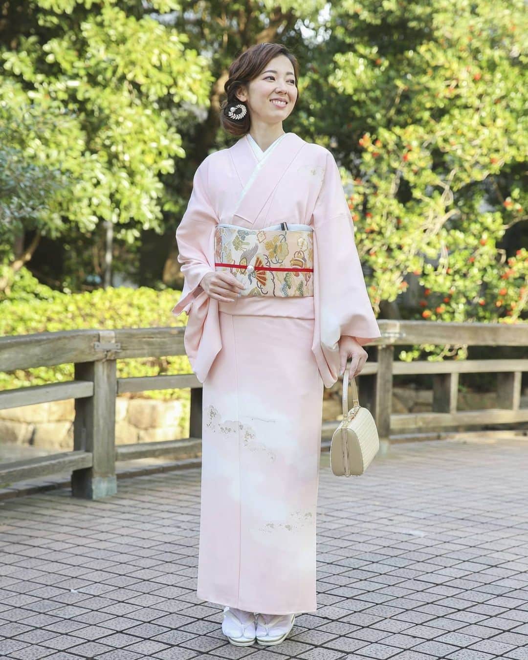 杉山由紀子のインスタグラム：「あけましておめでとうございます🎍 2021年あけましたね✨✨✨ * みなさま去年は ありがとうございました😌 * 去年はたくさんの気付きがある１年でした。 * 感覚がさらに鋭くなっているのは言うまでもなく🤭 近い人はそれをみてるだろうが(笑) * もっともっと自分らしく。 生きやすく生きていこうとおもいます😌 * happyで楽しむのは常にしているので✨✨✨✨ * 今年のテーマは愛で❤ * すべてのものに愛をもって接していきたいなと思います😌 * 今年もどうぞ宜しくお願いいたします❤ * * * #新年 #新年のご挨拶 #2021年 #2021 #あけましておめでとうございます #今年もよろしくお願いします #丑年 #愛」