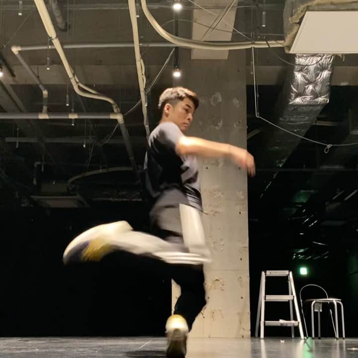 FISHBOYのインスタグラム：「. 一瞬"命"的なシルエット出た。 . #dance」