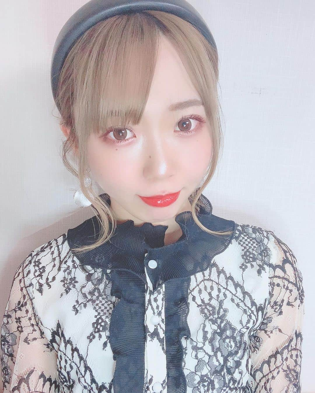 桑名利瑠のインスタグラム：「. . みなさん、元旦はどう過ごしましたか？♡ わたしは、 新年になった感じがしなくて、びっくりしてる😳 . . #fashion #followforfollowback #followｍe #selfie #selca #code #makeup #make #instagood #instafashion #instapic #instalike #instadaily #l4l #outfitoftheday #outfit #photooftheday #photo #東京 #新年 #あけましておめでとうございます」