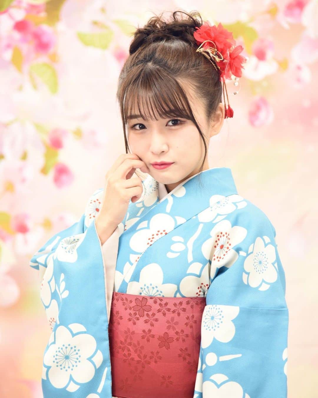 河野万里奈さんのインスタグラム写真 - (河野万里奈Instagram)「せっかくたくさん撮ってもらったのでアナザーカットもあげておきます ちなみにカメラマンさんは近鉄時代からのバファローズファンでヘアメイクさんは鈴木優投手の高校時代からのファンでした #うしどし #正月監督」1月2日 11時52分 - marina_kawano