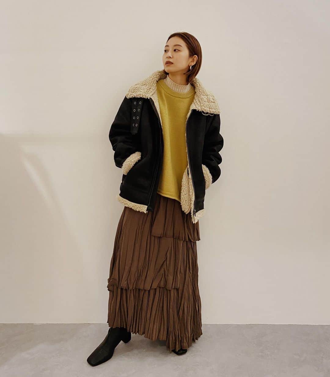 Eri Koyamaのインスタグラム：「. 遅ればせながら、 あけましておめでとうございます🎍  ルミネ大宮店は 本日からセールスタート🚩  対象アウター×対象ニットに 今なら2枚目のバッグもついてきて¥15,000❤️  @ungrid_official @ungrid_staffsnap @eri_koyama_ #153cmコーデ」