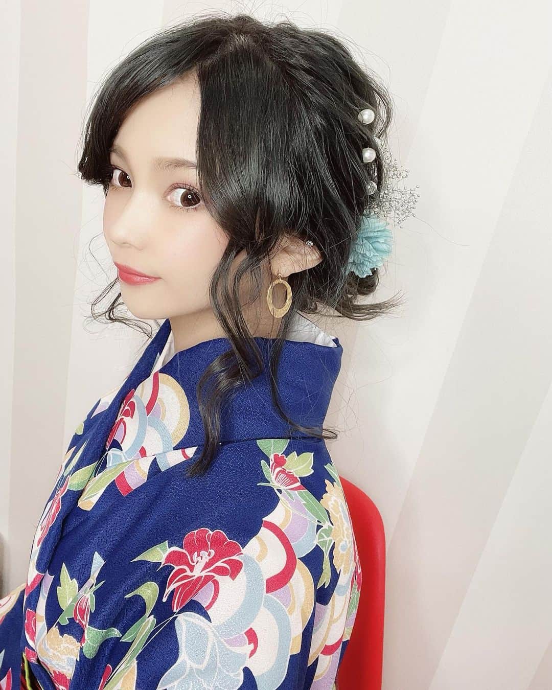 のインスタグラム：「： 一足遅れましたが あけましておめでとうございます🐮🌸 昨年はアイドルを辞め、プラットフォームも変わり、 離れていった人が沢山いますが、 今年はまた新しい仲間と 楽しんで行けるようにがんばります🥰 そして、いろいろな意味で 卒業したいです🥰🥰🥰 しんどい時こそ、支えてくれる人が 大切だな、と改めて思いました。 今年は私が支えられるようになりたいです🤲 何卒、よろしくお願いいたします🐛 ： #あけましておめでとうございます  #2021」