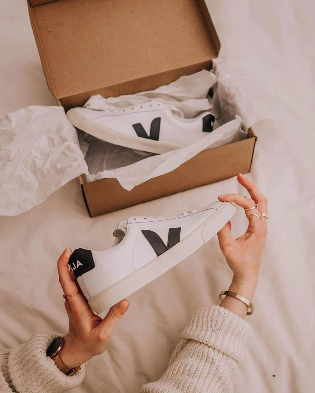 STYLERUNNERさんのインスタグラム写真 - (STYLERUNNERInstagram)「The classic Veja Campo sneaker will be this seasons go to.  📸: @mariajblogs #veja #sneakers」1月2日 12時19分 - stylerunner