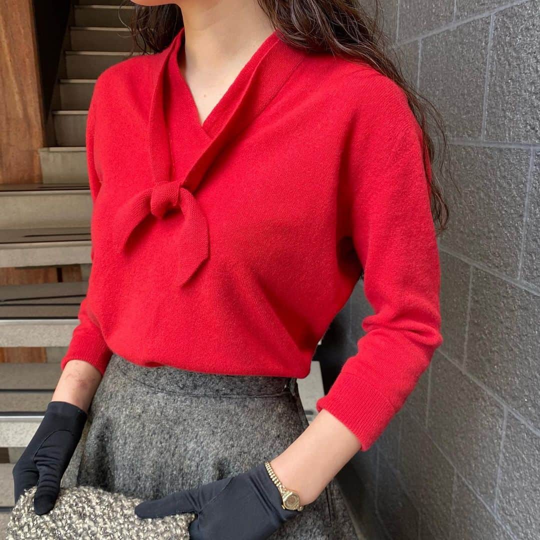 NUTTY Vintage&Collectibleのインスタグラム：「🎍🎊NEW YEAR SPECIAL ARRIVAL🎊🎍  ☑︎【special】vtg 50's "poodle" felt skirt ☑︎vtg 50's "Dalton" red knit blouse  📣新年スペシャル入荷➿➿🐩  "Dalton"より真っ赤なニットブラウス入荷いたしました♥️ 胸元のリボンタイがキュート♥️  ┈┈┈┈┈┈┈┈┈┈┈┈┈┈┈┈┈  🎉2021🌅新春初売りSALEのお知らせ🎉 1/2(月)12:00〜1/17(日)  🎍新着商品を含む店内チケットのついたアイテム10%OFF〜50%OFF！ 🎍⭕️1/2,3,4の3日間限定⭕️お会計時にさらに10%OFF！ 🎍⭕️ONLINE STORE⭕️上記3日間限定！ 《NEW YEAR SPECIAL COUPON》 10%OFFクーポンコード【nyspc2021】 （対象） ▶︎VINTAGE ONLINE STORE ▶︎SELECT BOUTIQUE ONLINE STORE 新着アイテムも一部掲載いたします🐮♥️  店頭＆ONLINE STORE共にどうぞお楽しみ下さい🔜  ┈┈┈┈┈┈┈┈┈┈┈┈┈┈┈┈┈ 【年末年始営業時間】 ┈┈┈┈┈┈┈┈┈┈┈┈┈┈┈┈┈ 1/1(金) お休み 1/2(土) 12:00-20:00 初売りOPEN/SALE🎉 1/3(日) 11:00-20:00 1/4(月) 11:00-20:00 1/5(火) 〜普通営業 ┈┈┈┈┈┈┈┈┈┈┈┈┈┈┈┈┈」
