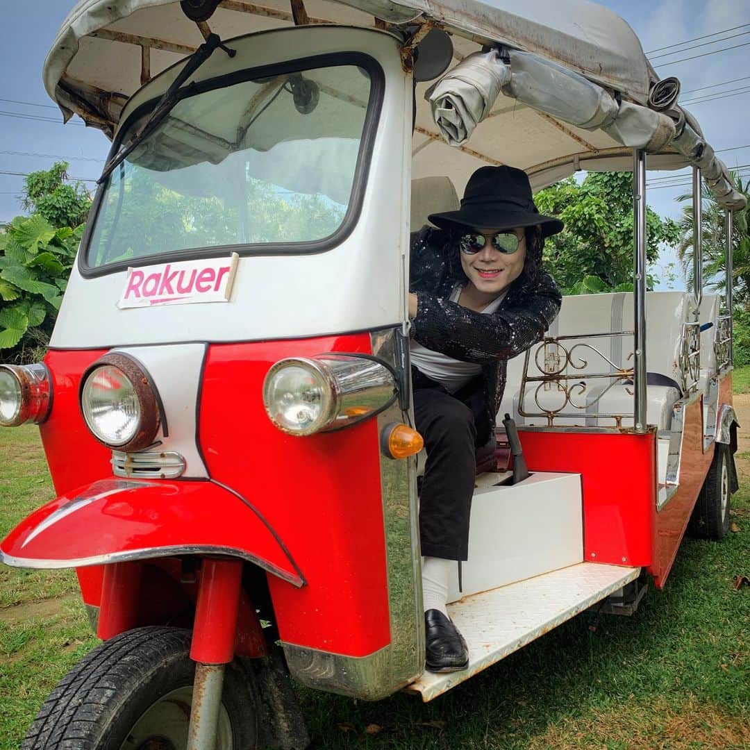 michaeljackton.officialのインスタグラム：「TUKTUK JACKTON TAXI . #michaeljackton #tuktuk #kingofpop #moonwalker #neverland #mj #billiejean #hideoman #michaeljackson #taxmen」