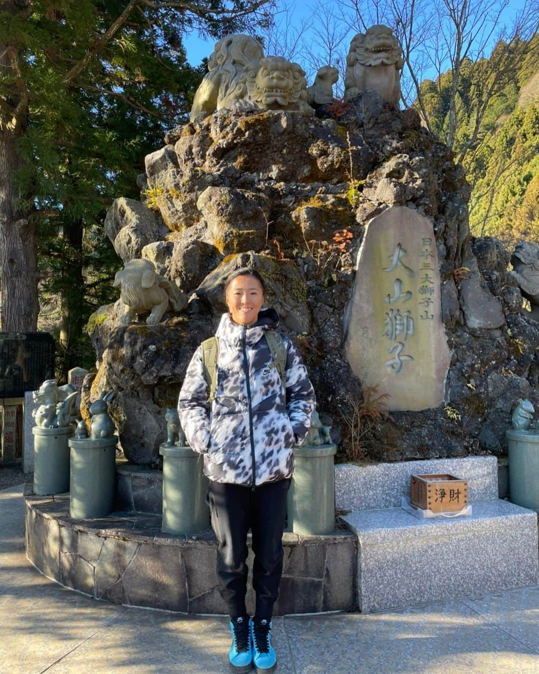 大儀見優季さんのインスタグラム写真 - (大儀見優季Instagram)「初詣⛩ #三密避けて早朝登山 #天気良すぎ #もつ煮込みそば #木彫りのお面 #2021が始まった」1月2日 12時39分 - yuki_nagasato