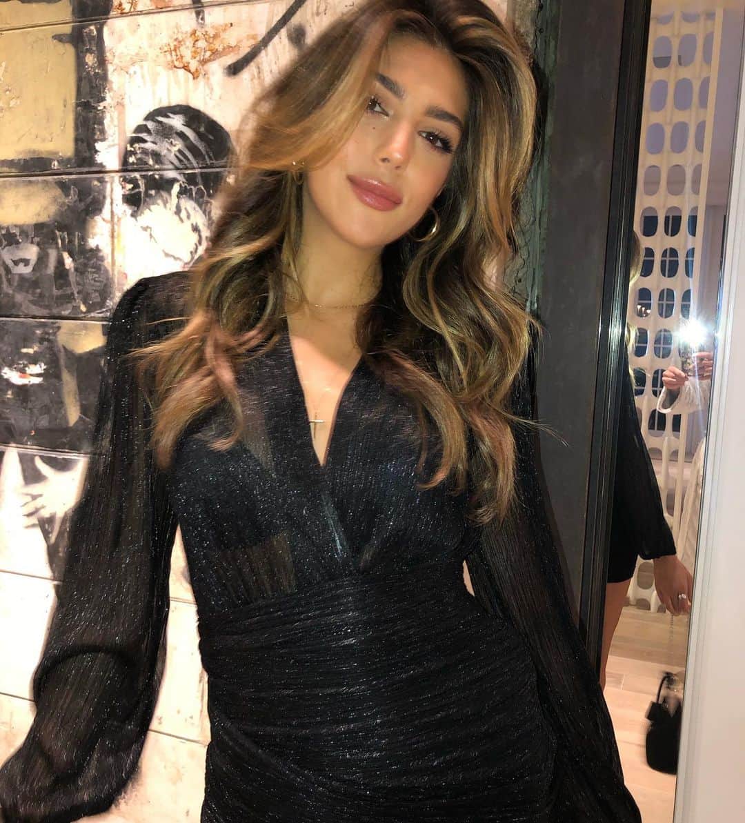 システィーン・スタローンのインスタグラム：「Hungover & happy about the new year!!🎊」