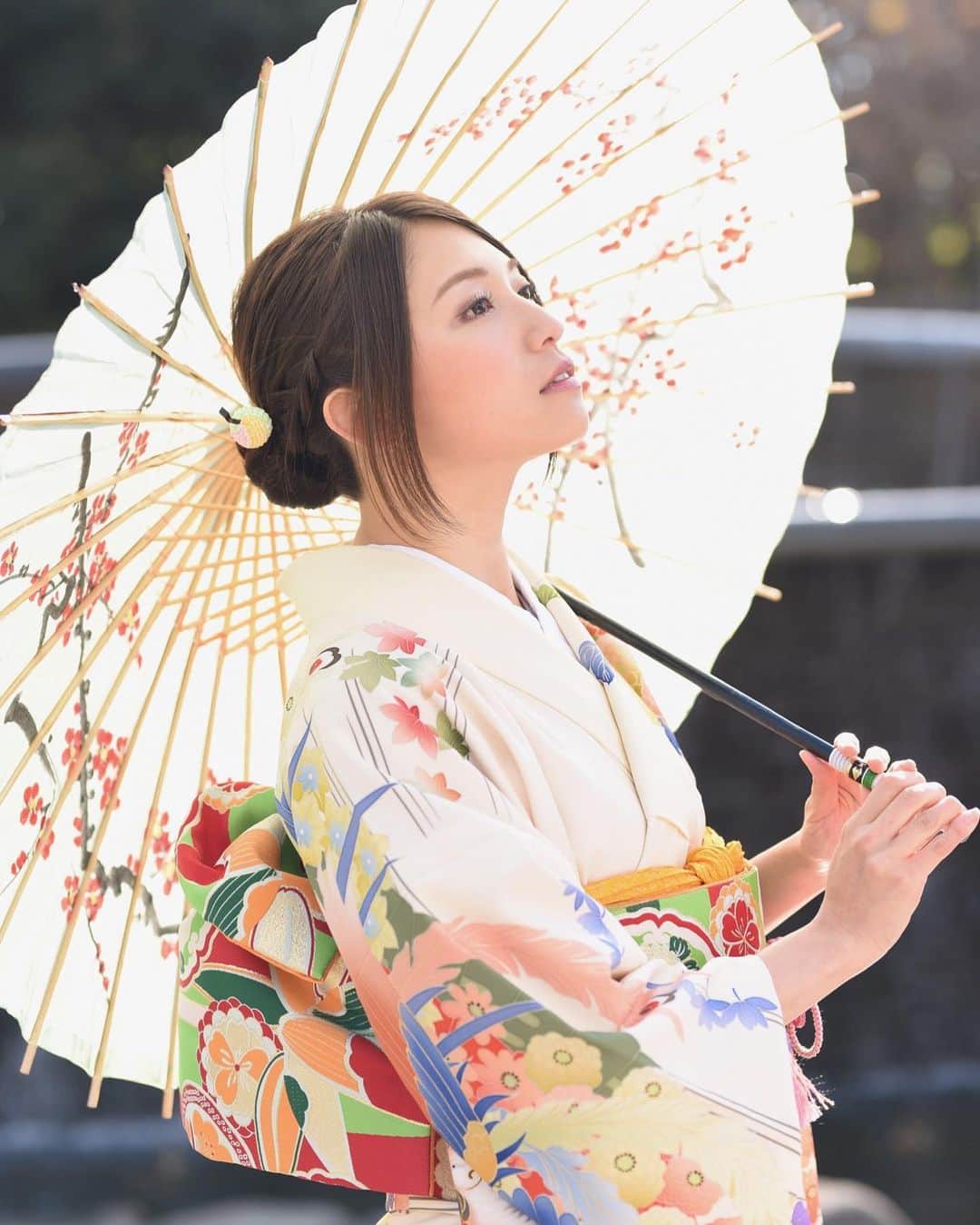 市原彩花さんのインスタグラム写真 - (市原彩花Instagram)「お家でゆっくりなお正月もいいね☺️  みんなお餅何個食べた？ 私3個😋  What are you doing for this new year?🌅  #お正月#着物#晴れ着#kimono#ポートレート#ポートレート撮影#portrait#お餅」1月2日 12時44分 - ayaka_ichihara