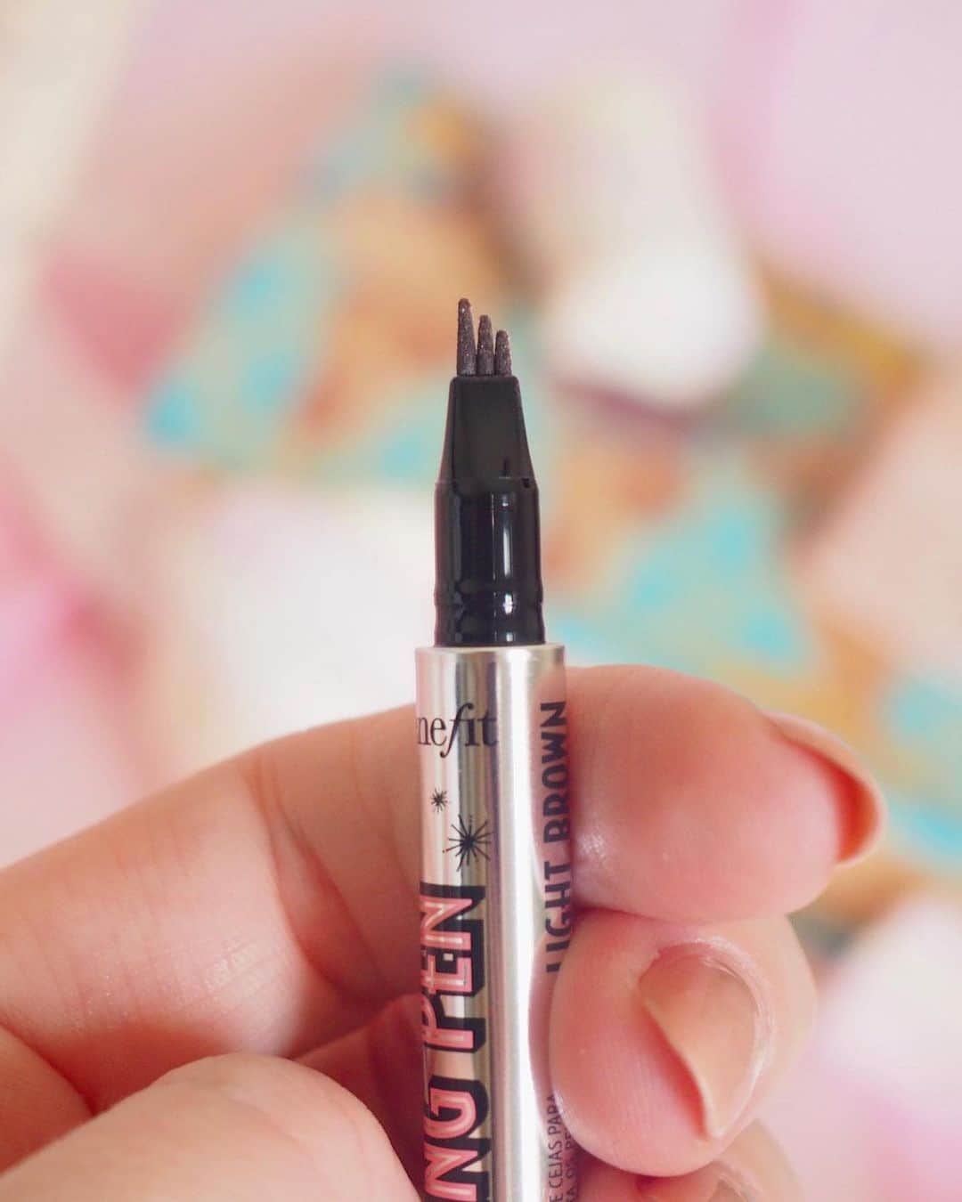 Benefit Cosmeticsさんのインスタグラム写真 - (Benefit CosmeticsInstagram)「If you still can’t microblade, you can always microFILL! 🖋 Get the look without the commitment (or appointment!) with Brow Microfilling Pen! #benefit」1月2日 12時46分 - benefitcosmetics