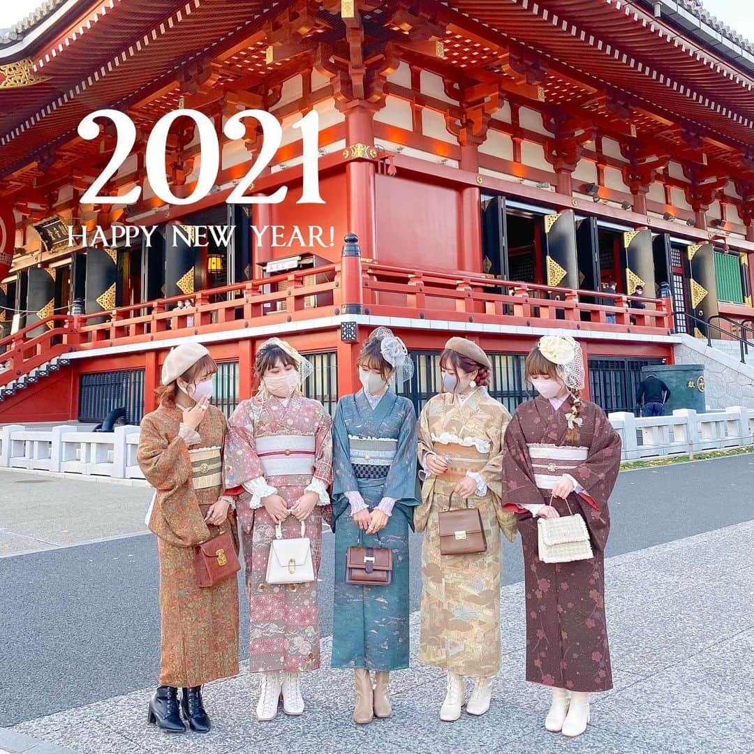 Kanaのインスタグラム：「ㅤ ㅤ 2021年もVillage( @village_tokyo )の 最高に可愛くて素敵な着物 たくさん着たいな〜っ👘🎍🤍 ㅤ そろそろ京都店にも行きたいよ🥺🙌🏻💭 ㅤ ㅤ ㅤ ㅤ ㅤ ㅤ #正月 #ヴィレッジ #浅草 #浅草観光 #浅草着物レンタル #着物 #着物コーディネート #アンティーク着物 #villagetokyo #kimono #asakusa」